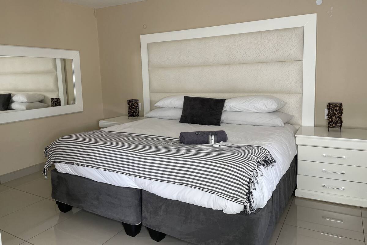 Individually furnished, desk, iron/ironing board, free WiFi