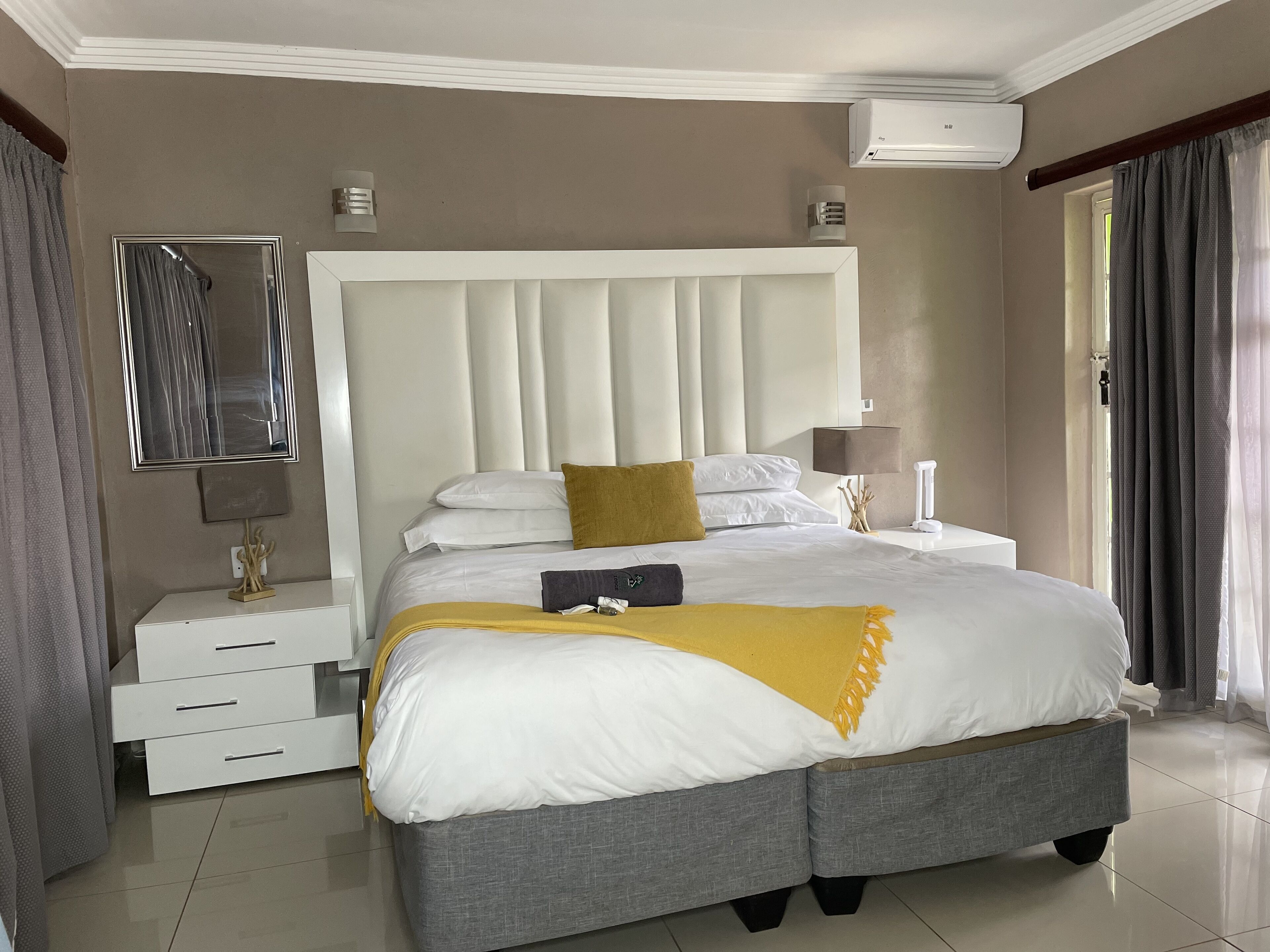 Individually furnished, desk, iron/ironing board, free WiFi