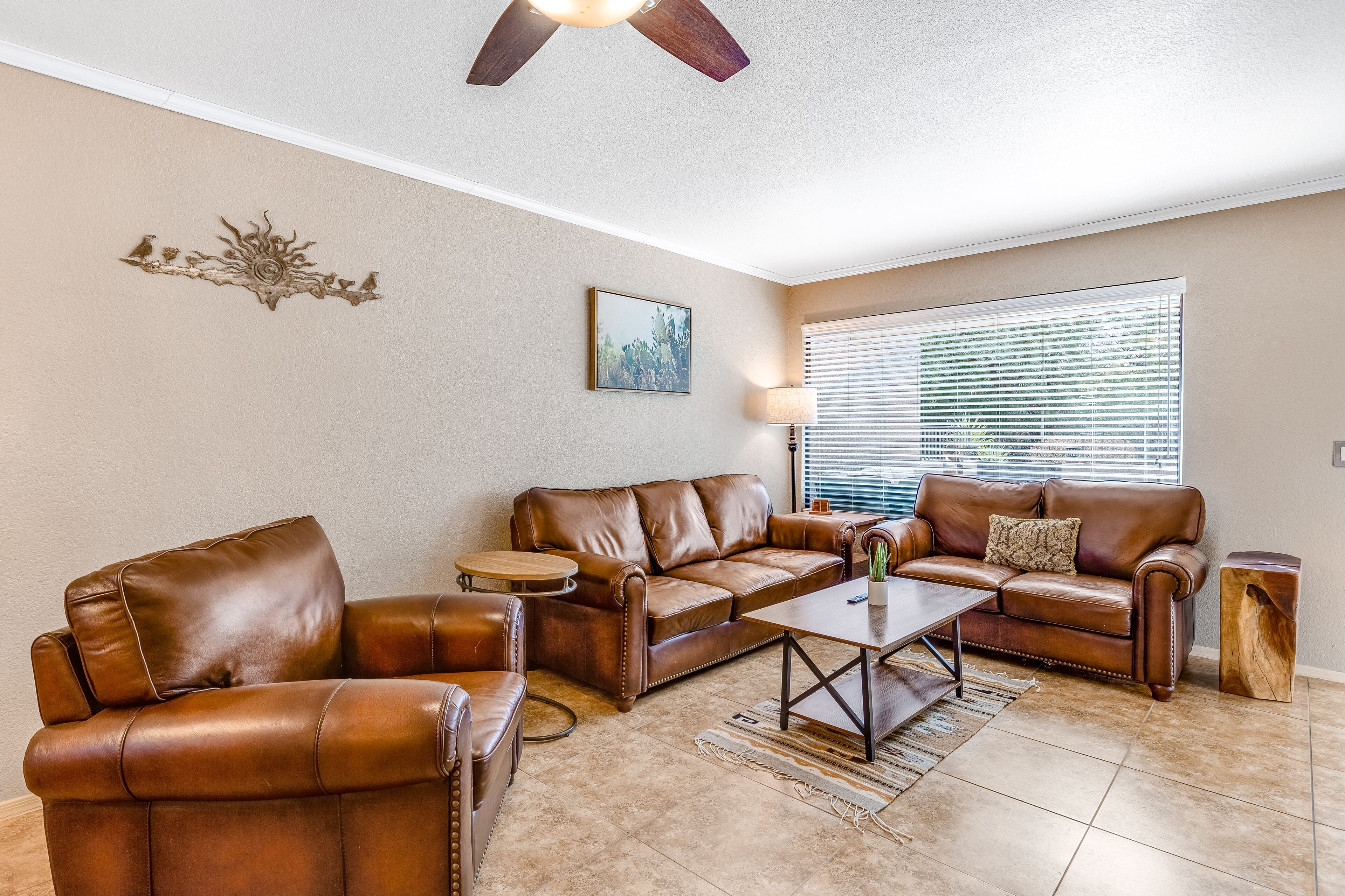 Sunny condo with pool, hot tub, gym, & grill access - W/D and mountain views