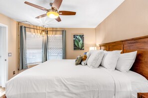 2 bedrooms, desk, iron/ironing board, Internet