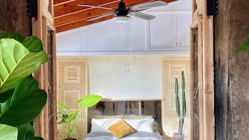 2 bedrooms, in-room safe, desk, iron/ironing board