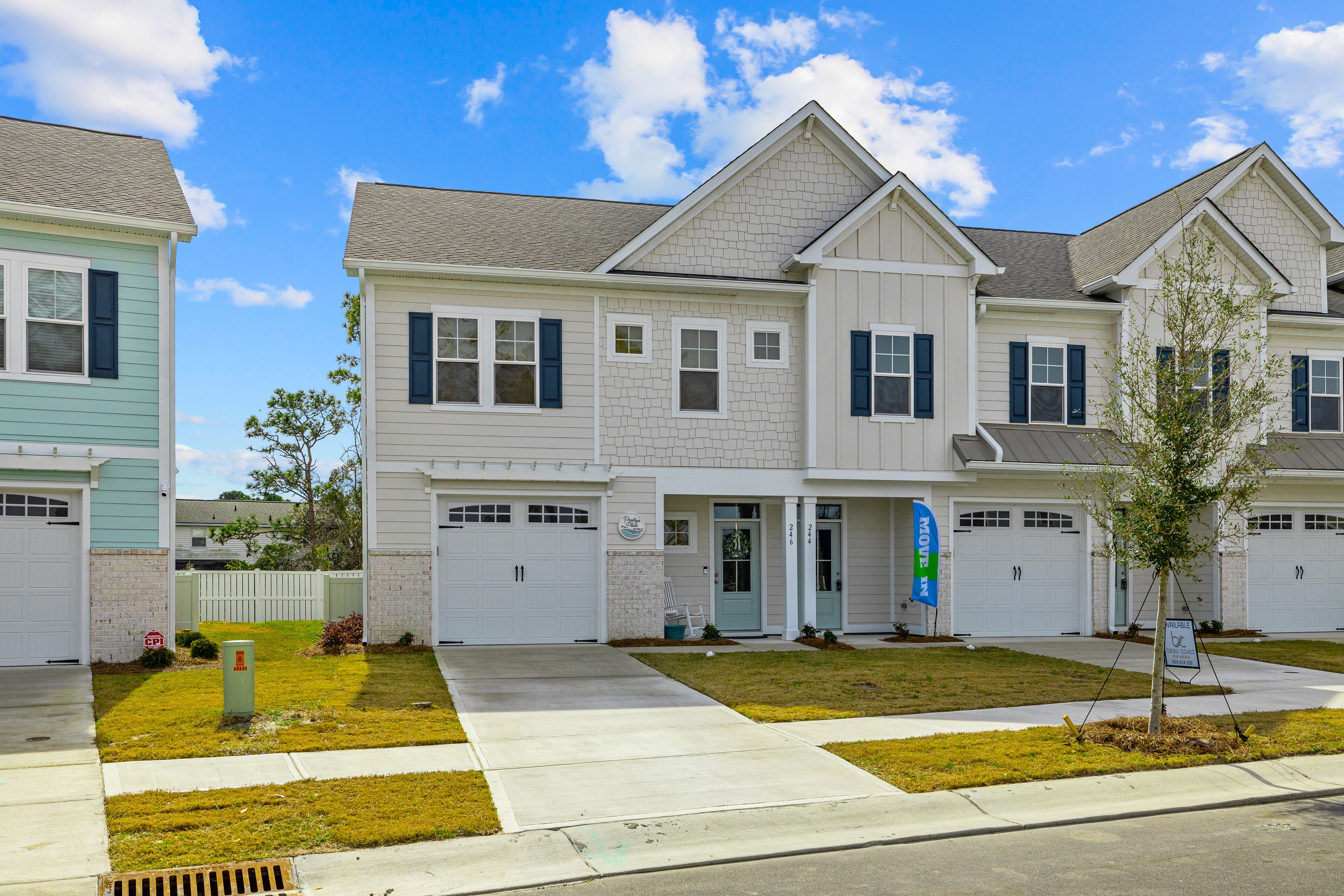 Stellar townhome with pool, firepit, fitness room, furnished patio & bikes