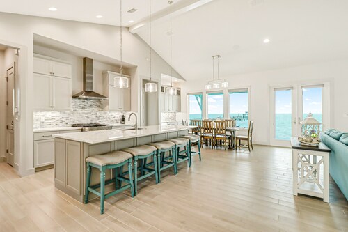 Bayfront water-view home with outdoor pool, lovely patio, hammock, fishing dock