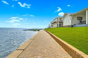 Property grounds - Bayfront water-view home with outdoor pool, lovely patio, hammock, fishing dock (Rockport)