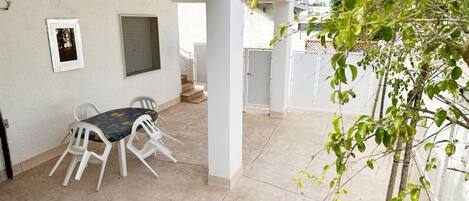 屋外ダイニングエリア