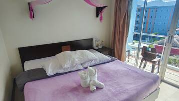 Classic-Doppelzimmer | Zimmersafe, individuell eingerichtet, kostenloses WLAN, Bettwäsche