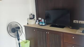 Classic Double Room | In-room safe, individually furnished, free WiFi, bed sheets