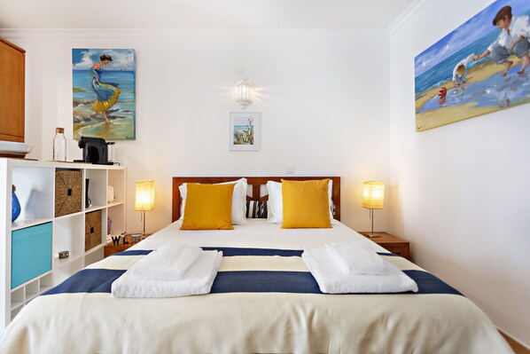 Bügeleisen/Bügelbrett, kostenloses WLAN, Bettwäsche