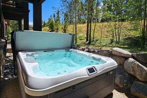 Tina de hidromasaje al aire libre