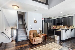 Televisión y chimenea 