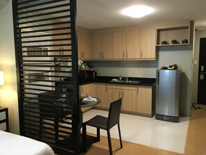 Fridge, microwave, stovetop