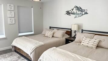 Deluxe Single Room, 2 Queen Beds | Premium bedding, down duvets, pillow-top beds, individually decorated