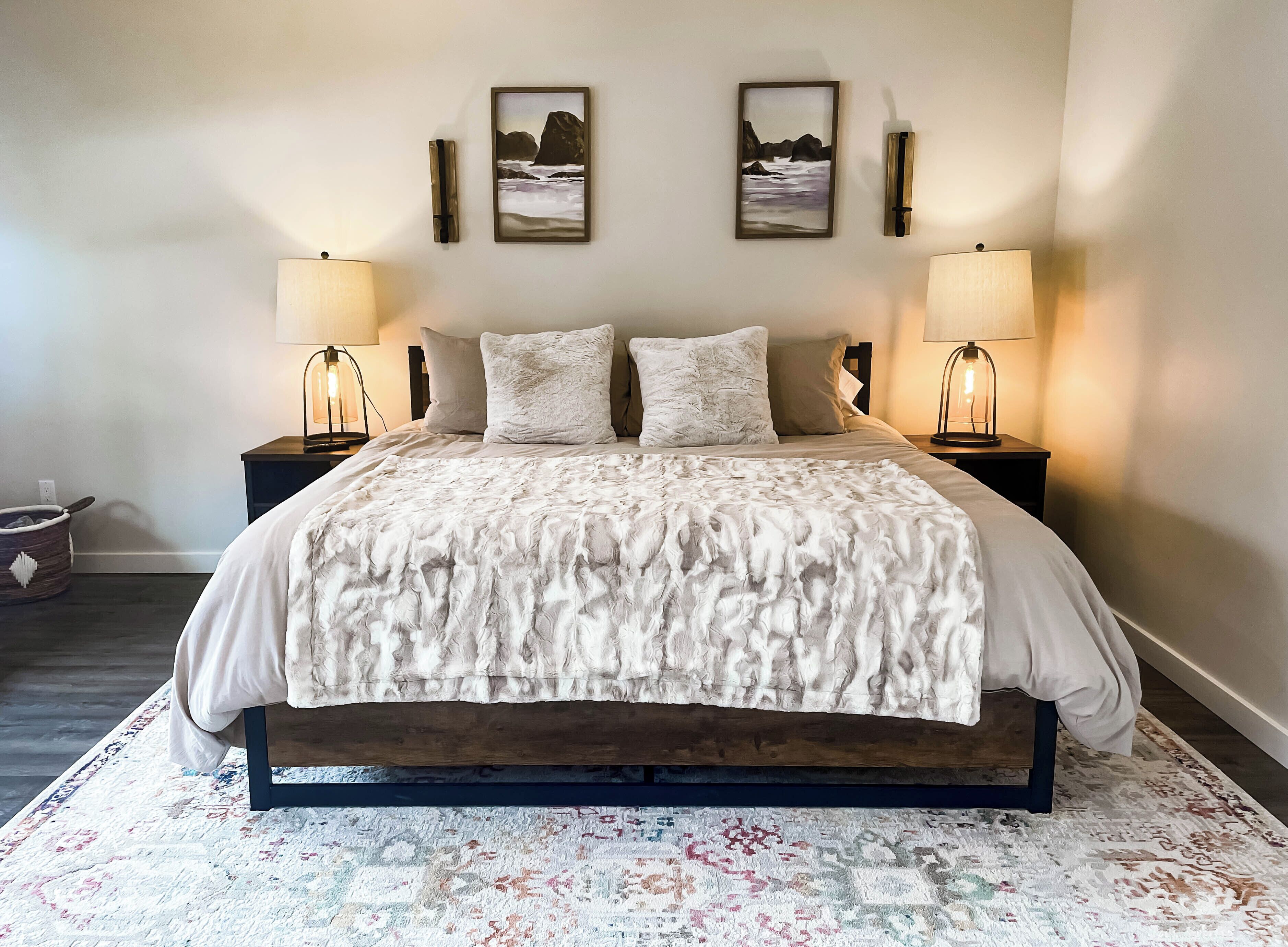 Deluxe Room, 1 King Bed | Premium bedding, down comforters, pillowtop beds, individually decorated