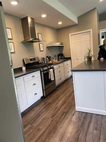 Luxury Duplex, 2 Bedrooms | Private kitchen | Microwave, coffee/tea maker, electric kettle