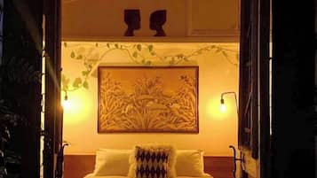 1 Schlafzimmer, Zimmersafe, Schreibtisch, Bügeleisen/Bügelbrett