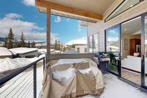 Property grounds - Beautiful dog-friendly home with private hot tub, game room - pool & gym access (Durango)