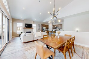 Interior - Beautiful dog-friendly home with private hot tub, game room - pool & gym access (Durango)