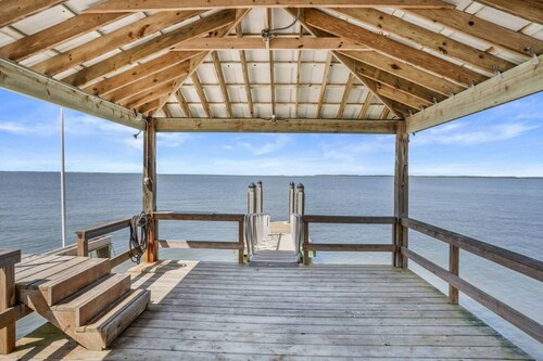 Relax in a Pet-Friendly Lowcountry Home Near Beaches, Downtown Beaufort, and USMC Graduation!