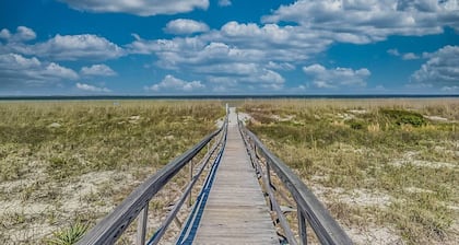 Relax in a Pet-Friendly Lowcountry Home Near Beaches, Downtown Beaufort, and USMC Graduation!