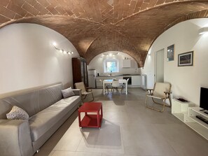 TV - San Gaetano apartment in Follonica (Follonica)