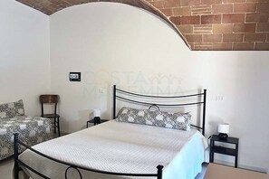 1 bedroom, iron/ironing board, WiFi