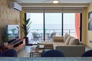 Smart TV - Stylish New Luxury Condo in the Romantic Zone, Rooftop Pool, Walk to Beach (Puerto Vallarta)