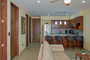 Smart TV - Stylish New Luxury Condo in the Romantic Zone, Rooftop Pool, Walk to Beach (Puerto Vallarta)