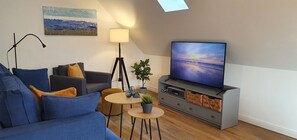 TV, stereo - Lieblingsplatz Whg3 - Moderne, Ruhige & Gemütliche Ferienwohnung in Küstennähe von Carolinensiel (Wittmund)