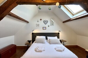 2 bedrooms, travel crib, WiFi, bed sheets