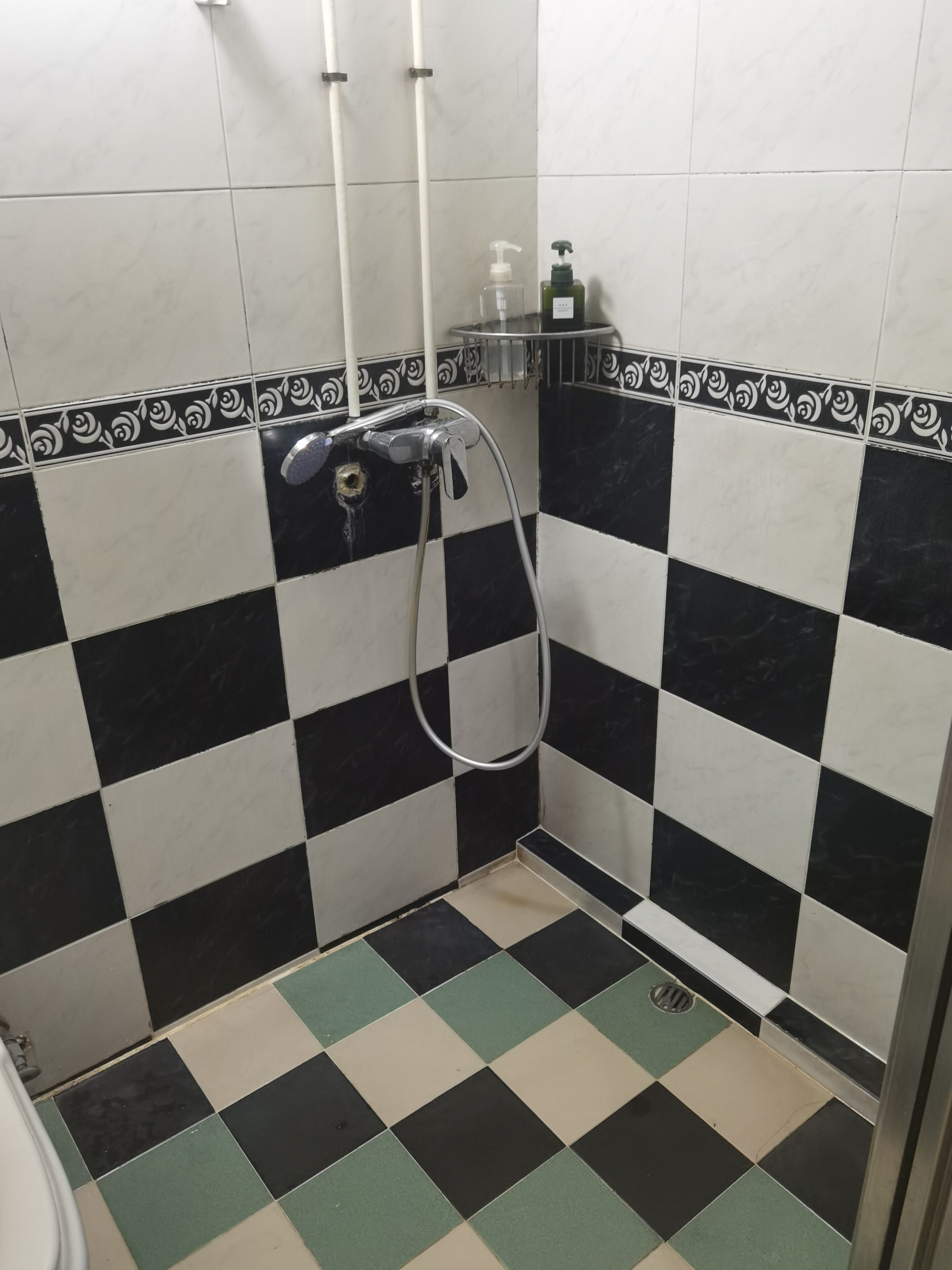 베이직 더블룸 | 욕실 | 샤워 시설, 레인폴 샤워기, 헤어드라이어, 타월