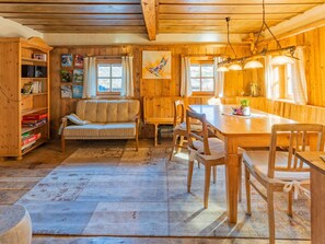 Interior - Charming holiday home, 3 minutes by car from the ski lift (Hopfgarten im Brixental)