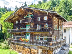 Exterior - Charming holiday home, 3 minutes by car from the ski lift (Hopfgarten im Brixental)