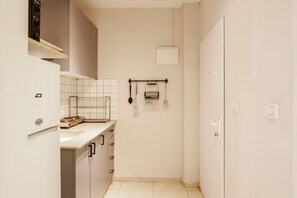 Lägenhet City | Eget kök | Minikylskåp, mikrovågsugn, ugn och spishäll