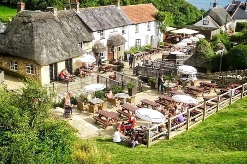 Large coastal cottage with spa and private pool