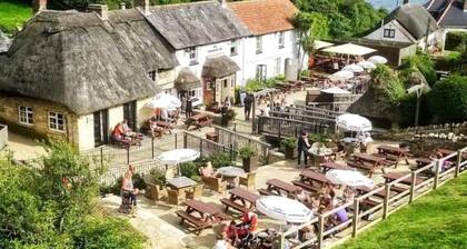 Large coastal cottage with spa and private pool