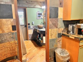 1 Schlafzimmer, Betten mit Memory-Foam-Matratzen, individuell dekoriert