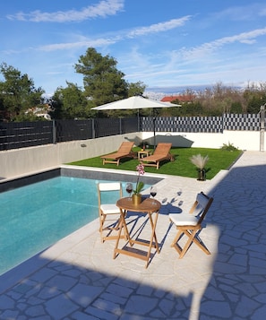 Outdoor pool, a heated pool