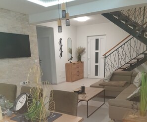 Interior - Large heated saltwater pool, sea view, 2 minutes' drive from the beach (Vrsi)