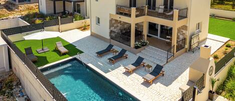 Outdoor pool, a heated pool