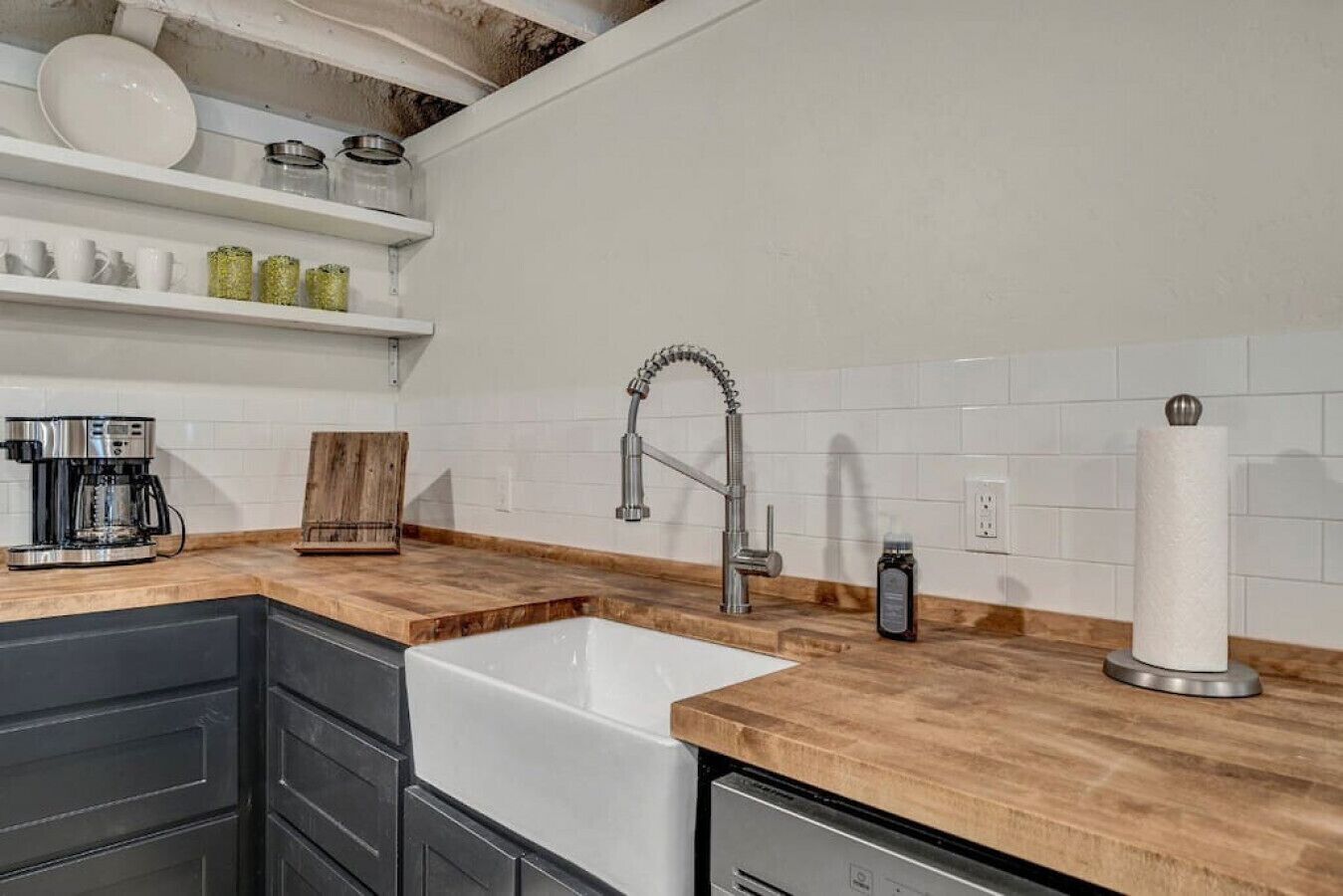 Frigorifero, microonde, piano cottura, macchina per tè/caffè