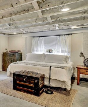 1 bedroom, desk, free WiFi, bed sheets