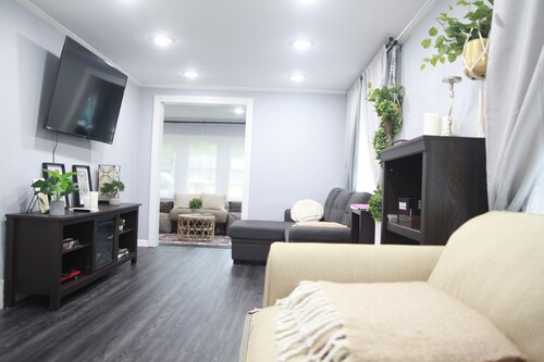 Close to Wisconsin Dells freshly renovated home in Baraboo!