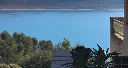 Comfortable apartment with large terrace and lake view