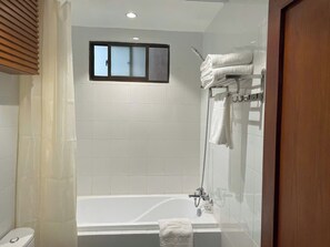 Standard Apartment, 1 Bedroom, Non Smoking, Bathtub | Bathroom - Locasis Japanese Service Apartment (Ho Chi Minh City)