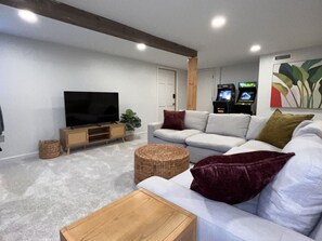 Smart TV, books, stereo
