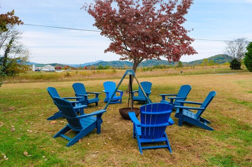 Ideal for large family summery vacations or a few couples / girlfriends to spend a long wine weekend / mountain getaway