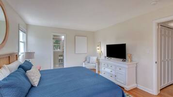 5 bedrooms, iron/ironing board, travel crib, WiFi (free)