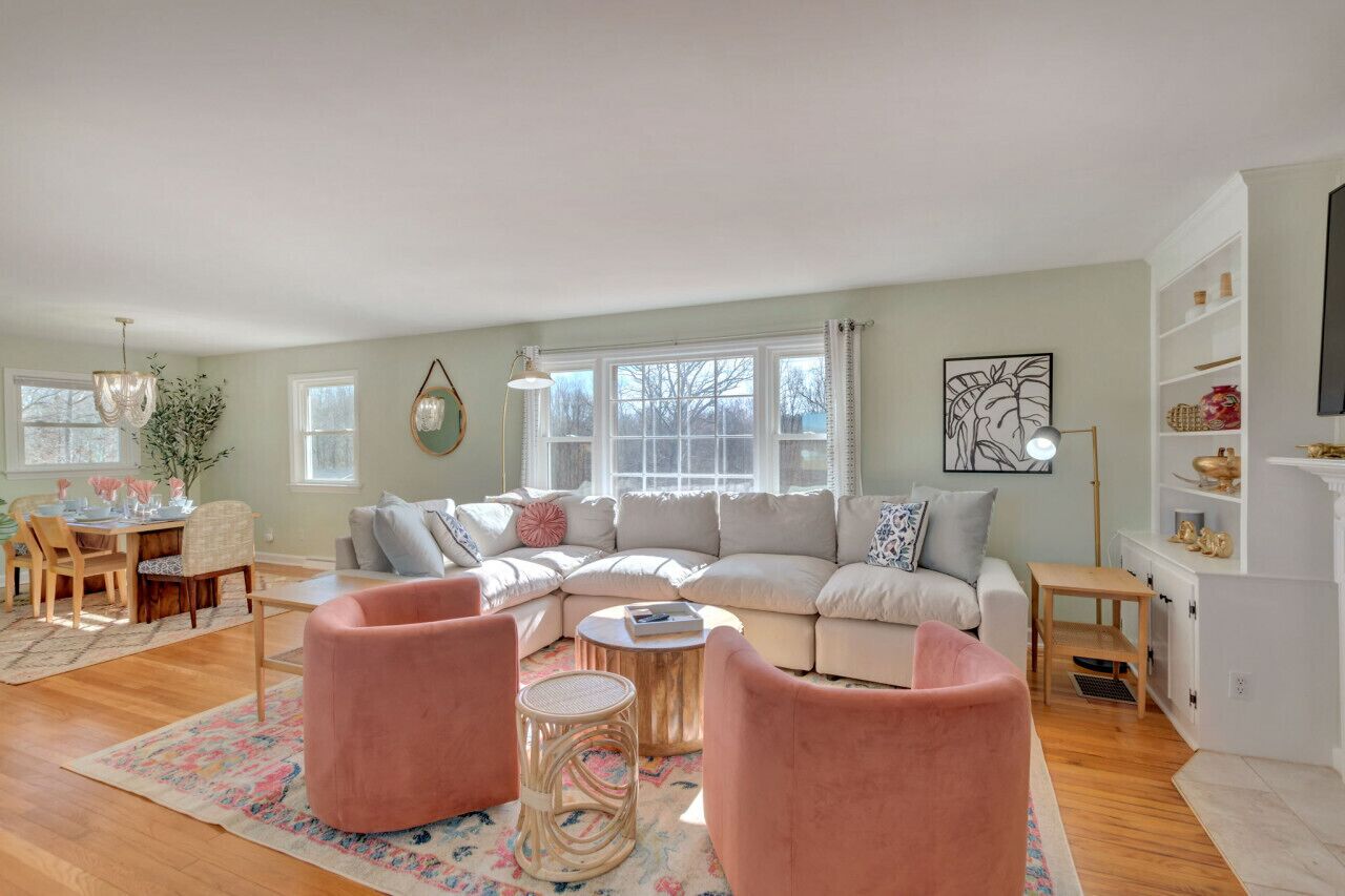 Smart TV, libros y estéreo 