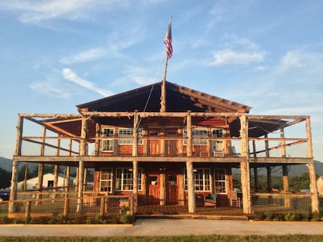 Exterior. Ideal for large family summery vacations or a few couples / girlfriends to spend a long wine weekend / mountain getaway