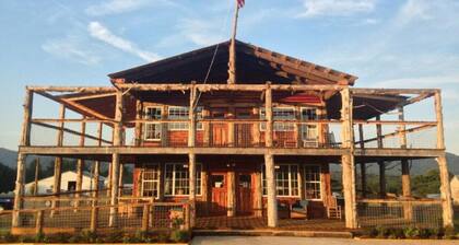 Ideal for large family summery vacations or a few couples / girlfriends to spend a long wine weekend / mountain getaway